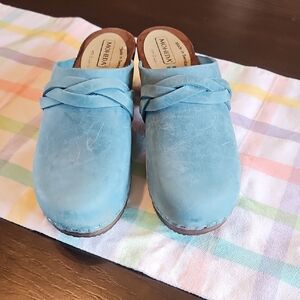 👡MOHEDA Sky Blue Leather Clogs